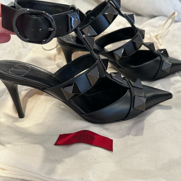 Valentino Garavani Roman Stud T-Strap Pump, Size: 5.5 US/35.5 EU, Color: Nero - Picture 3 of 6